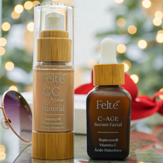 Kit Navidad Felté: Serum C-AGE Vitamina C y CC Cream Mineral FPS 25+. Envases de bambú sobre mesa con luces de fondo.
